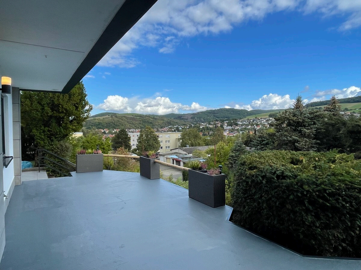 Einzigartiger Ausblick - 7 ZKB mit großem Grundstück